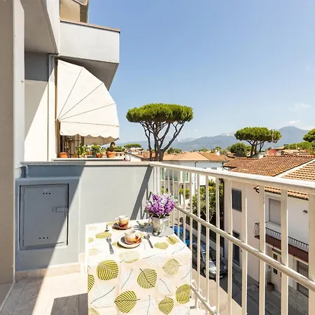 Guesthost - Comfy 10 Min From The Viareggio