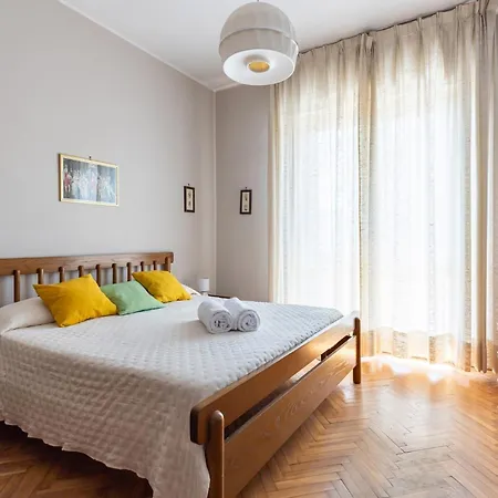 Guesthost - Comfy 10 Min From The