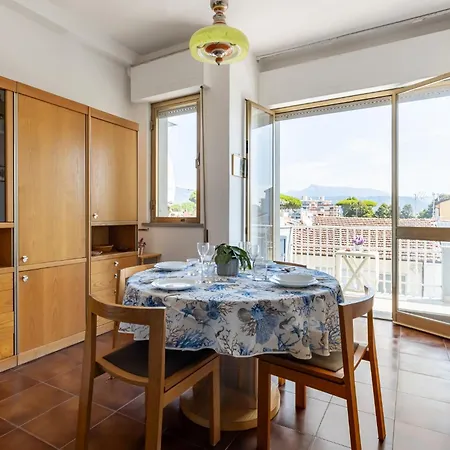 Guesthost - Comfy 10 Min From The Viareggio