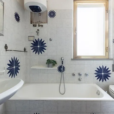 Apartamento Guesthost - Comfy 10 Min From The *