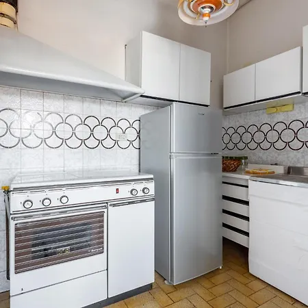 아파트 Guesthost - Comfy 10 Min From The