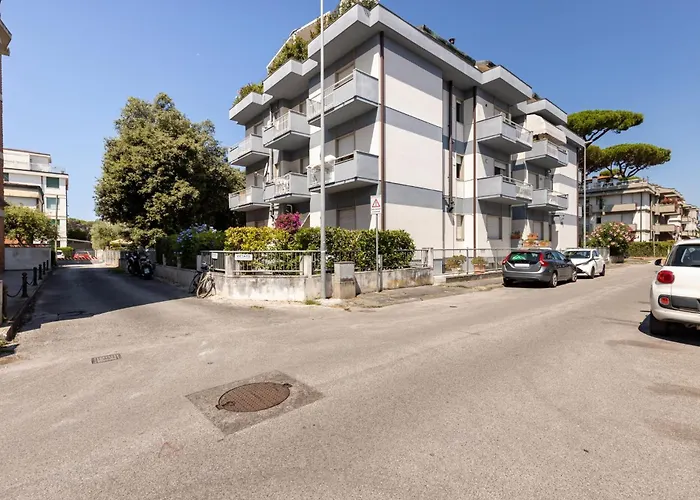 Guesthost - Comfy 10 Min From The Viareggio