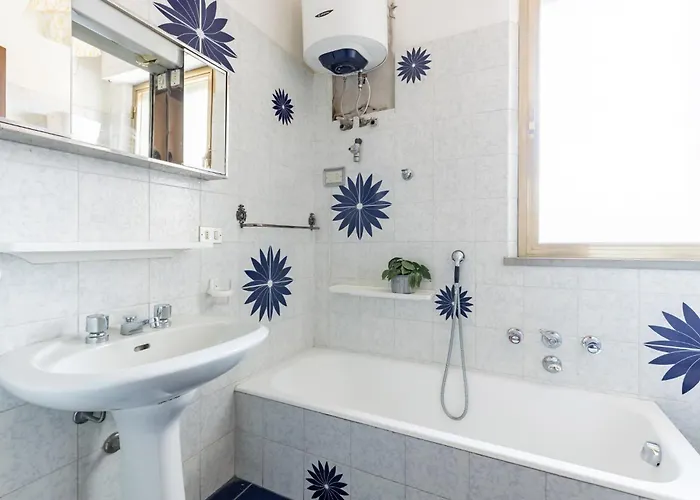 Guesthost - Comfy 10 Min From The